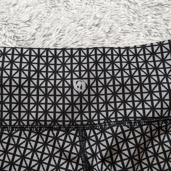 Lululemon Silver Black Wunder Under Tri Geometric Full Length Leggings Size 6 - Picture 4 of 7